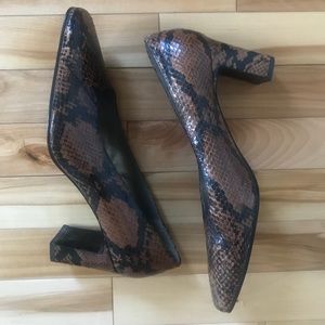 Vintage snakeskin pumps.